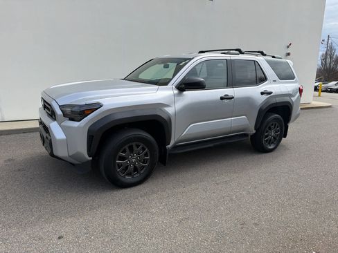 Used 2025 Toyota 4Runner SR5 image 4