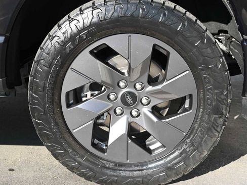 Used 2022 Ford F150 Lightning Lariat image 9