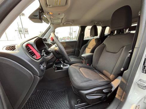 Used 2023 Jeep Renegade Latitude AWD/4WD image 11