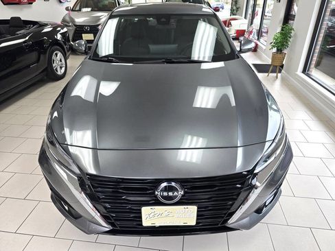 Used 2023 Nissan Altima 2.5 SV w/ SV Premium Package FWD image 3