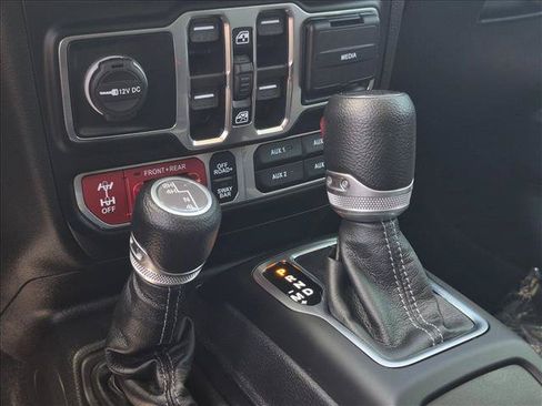 Used 2024 Jeep Wrangler Unlimited Rubicon w/ Technology Group AWD/4WD image 15