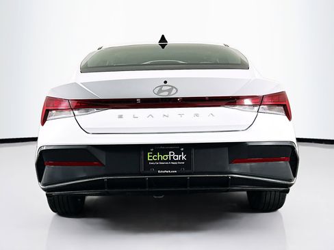 Used 2025 Hyundai Elantra SEL image 7