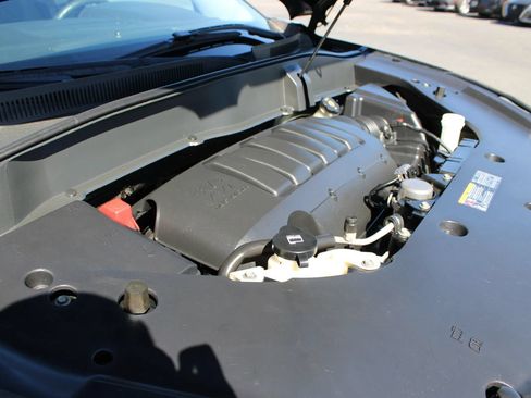 Used 2015 GMC Acadia SLE FWD image 31