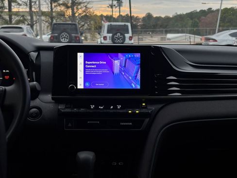 Used 2025 Toyota Camry LE image 18