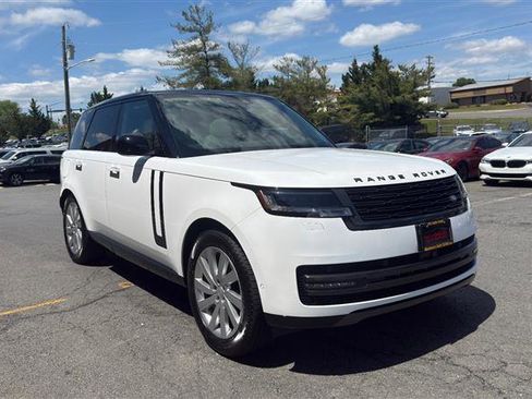 Used 2025 Land Rover Range Rover SE AWD/4WD image 3