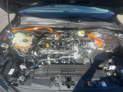 Used 2023 Ford Escape Platinum w/ Premium Technology Package image 3