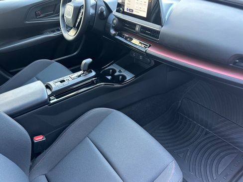 Used 2026 Toyota Prius Plug-In Hybrid image 18