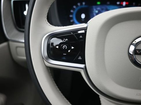 Used 2025 Volvo XC60 B5 Plus w/ Protection Package Premier image 23