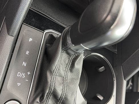 Used 2018 Volkswagen Atlas SEL FWD image 28