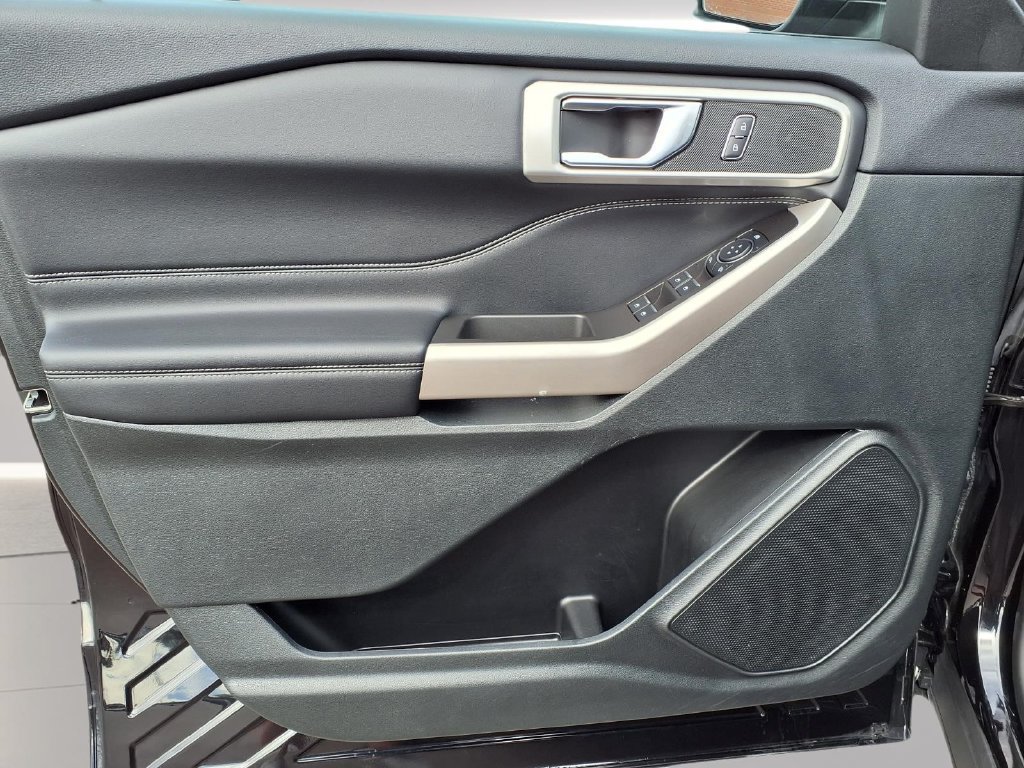 Used 2024 Ford Explorer XLT AWD/4WD image 13