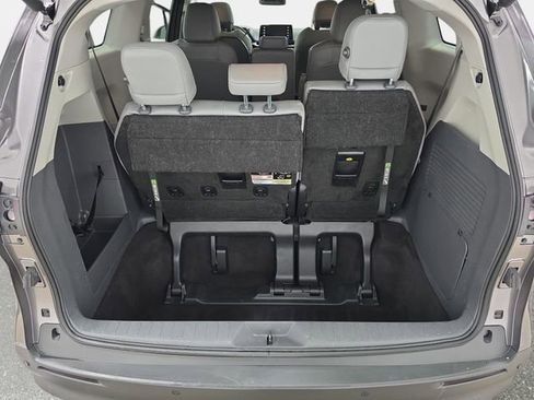 Certified 2024 Toyota Sienna XLE FWD image 32