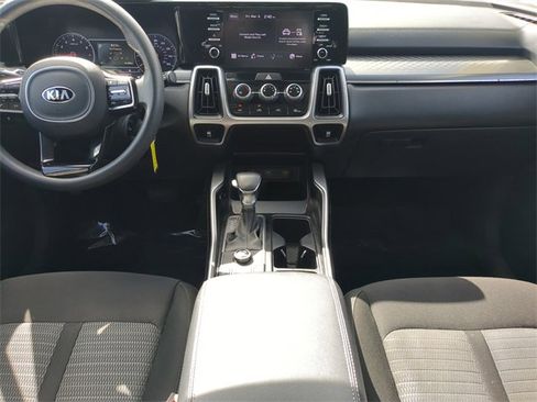 Used 2021 Kia Sorento LX image 16