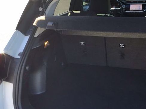 Used 2020 Buick Encore GX Essence w/ Experience Buick Package image 11