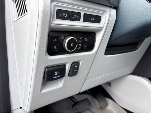 Used 2023 Ford F150 Limited image 17