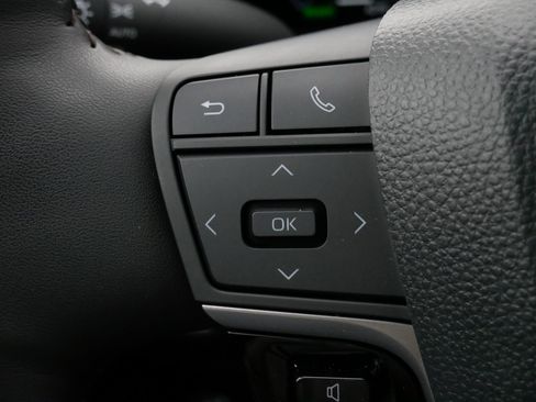 Used 2025 Toyota Camry XLE image 26