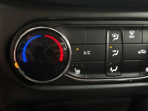 Used 2023 Chevrolet TrailBlazer LT FWD image 19