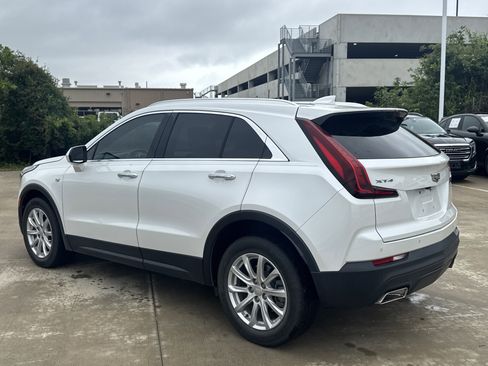 Used 2023 Cadillac XT4 Luxury w/ Cold Weather Package FWD image 11