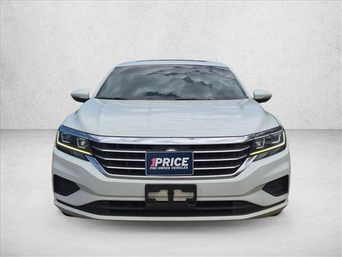 Used 2022 Volkswagen Passat 2.0T SE FWD image 2