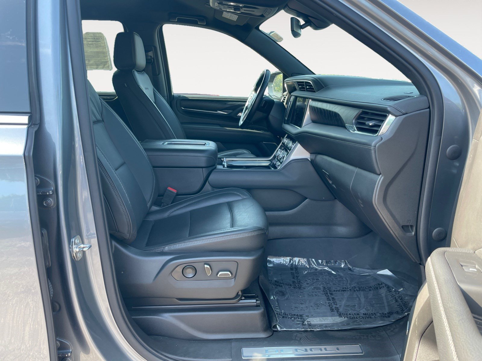 Used 2022 GMC Yukon Denali AWD/4WD image 13