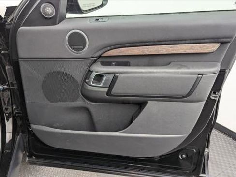 Used 2023 Land Rover Discovery S image 23