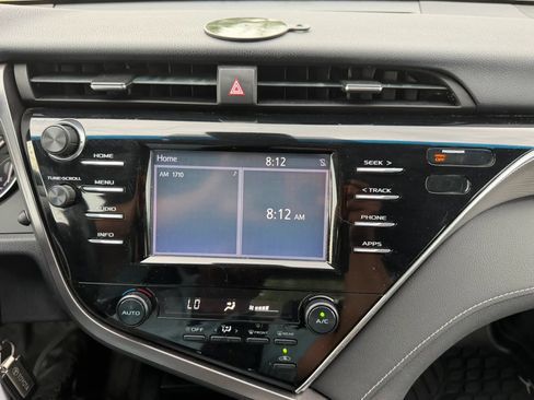Used 2018 Toyota Camry SE w/ Moonroof Package FWD image 18