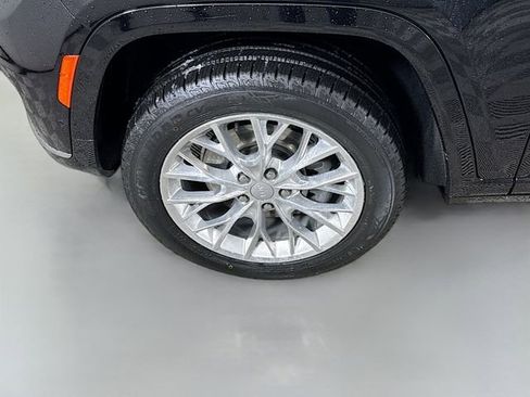 Used 2021 Jeep Grand Cherokee L Summit w/ Luxury Tech Group V AWD/4WD image 32