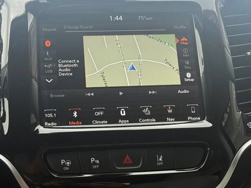 Used 2019 Jeep Cherokee Limited w/ Luxury Group FWD image 18