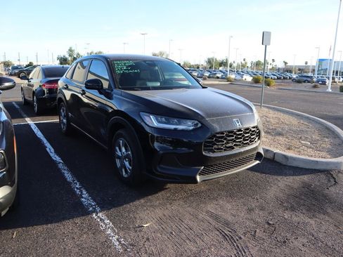 Certified 2023 Honda HR-V LX image 3