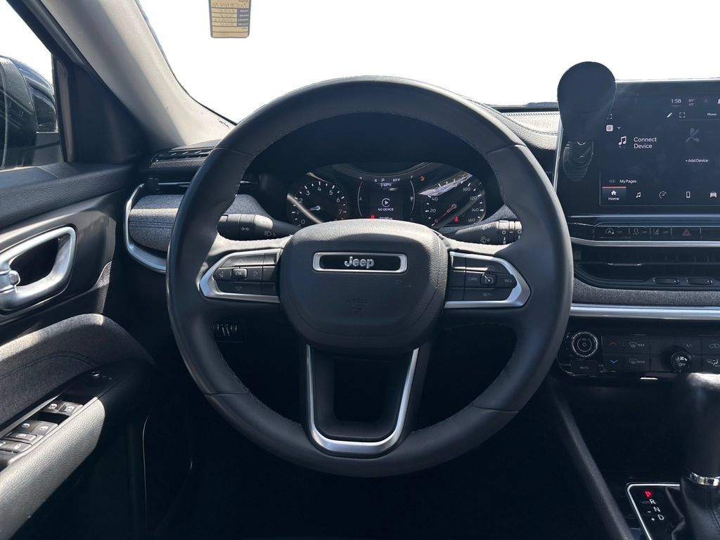 Used 2022 Jeep Compass Latitude AWD/4WD image 8