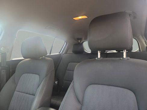 Used 2022 Kia Sportage LX image 16