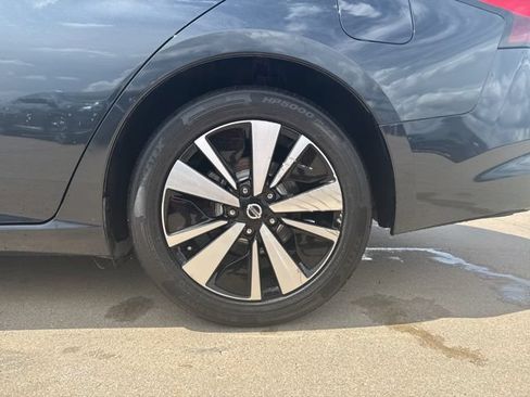 Used 2022 Nissan Altima 2.5 SV FWD image 12