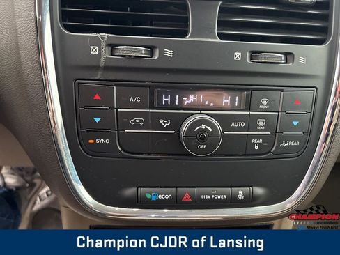 Used 2016 Chrysler Town & Country Touring image 34