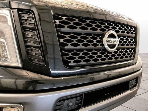 Used 2017 Nissan Titan PRO-4X AWD/4WD image 30