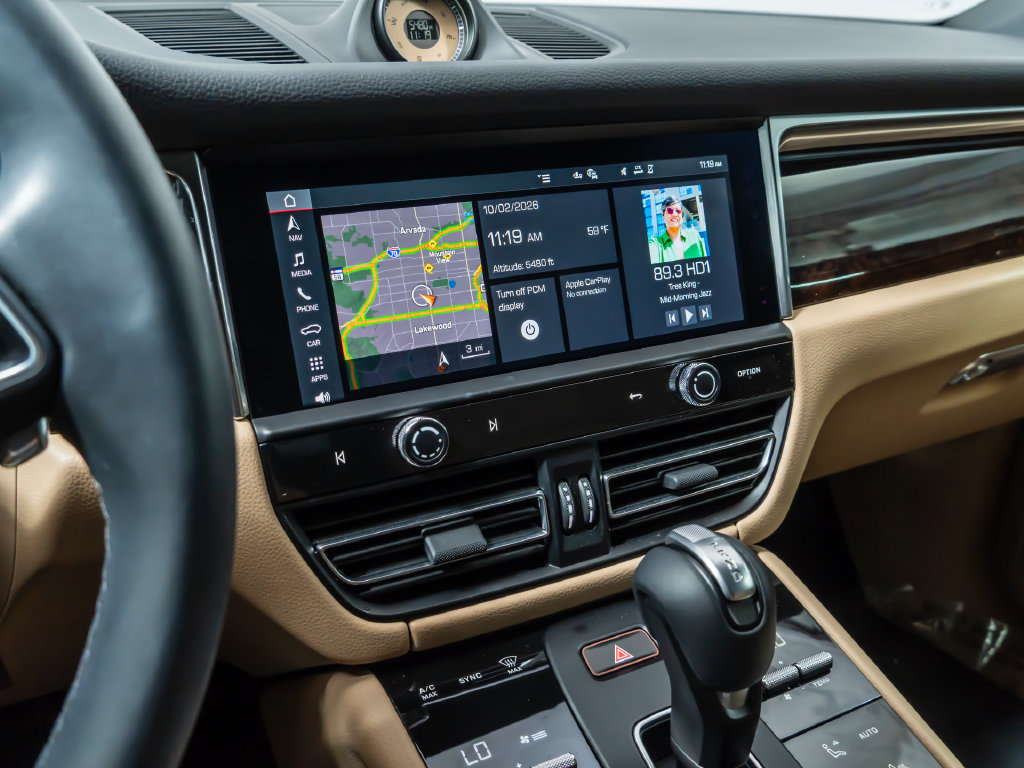 Used 2026 Porsche Macan AWD/4WD image 19