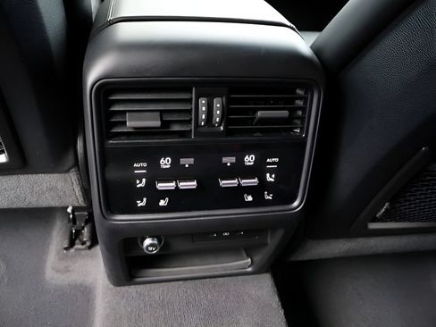 Certified 2024 Porsche Cayenne AWD/4WD image 21