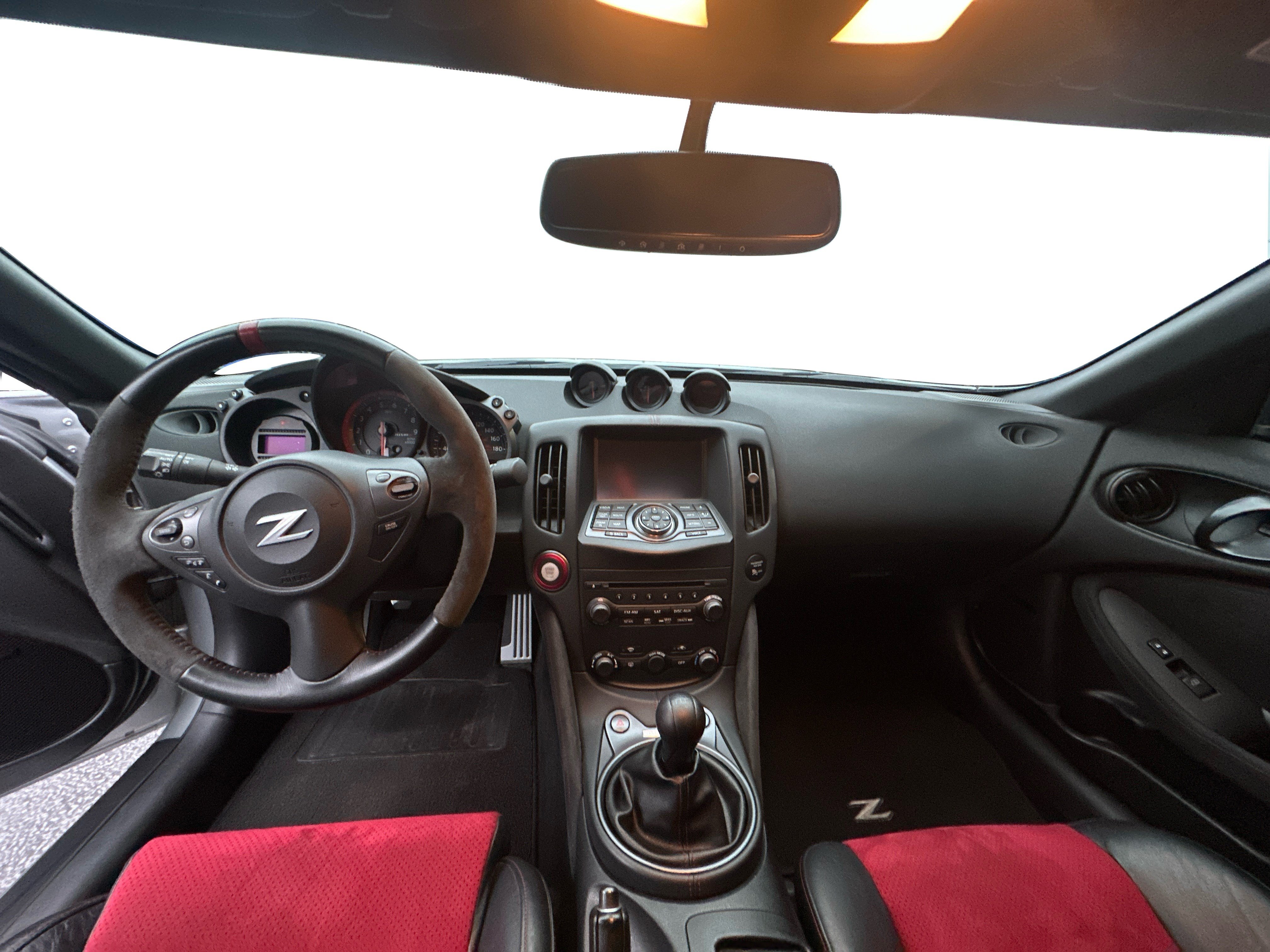 Used 2016 Nissan 370Z NISMO RWD image 11