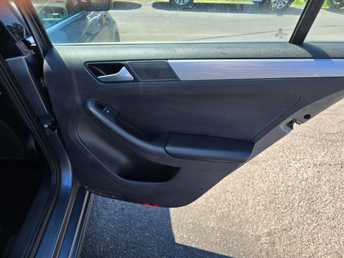 Used 2016 Volkswagen Jetta SE image 26