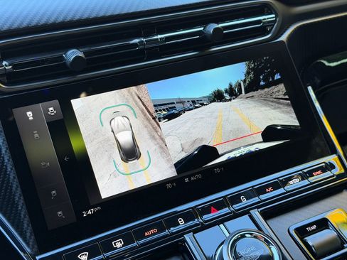 Used 2025 Aston Martin V8 Vantage Coupe image 27