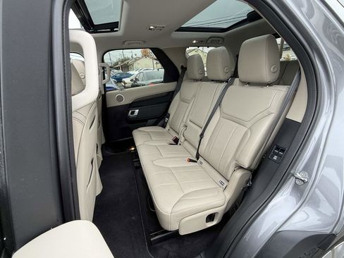 Used 2020 Land Rover Discovery HSE image 6