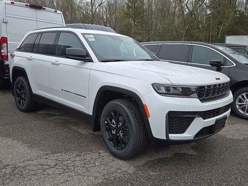 New 2026 Jeep Grand Cherokee Altitude AWD/4WD image 1