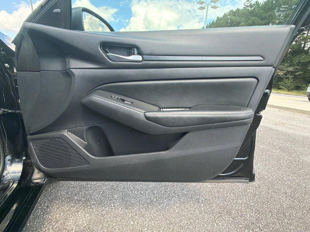 Used 2025 Nissan Altima 2.5 SV FWD image 14