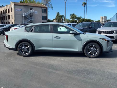 New 2026 Kia K4 LXS image 2