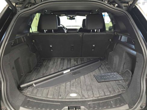 Certified 2025 Land Rover Discovery Sport Dynamic SE image 14