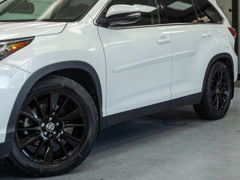 Used 2019 Toyota Highlander SE AWD/4WD image 12