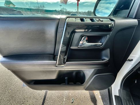 Used 2019 Toyota 4Runner TRD Off-Road Premium image 15