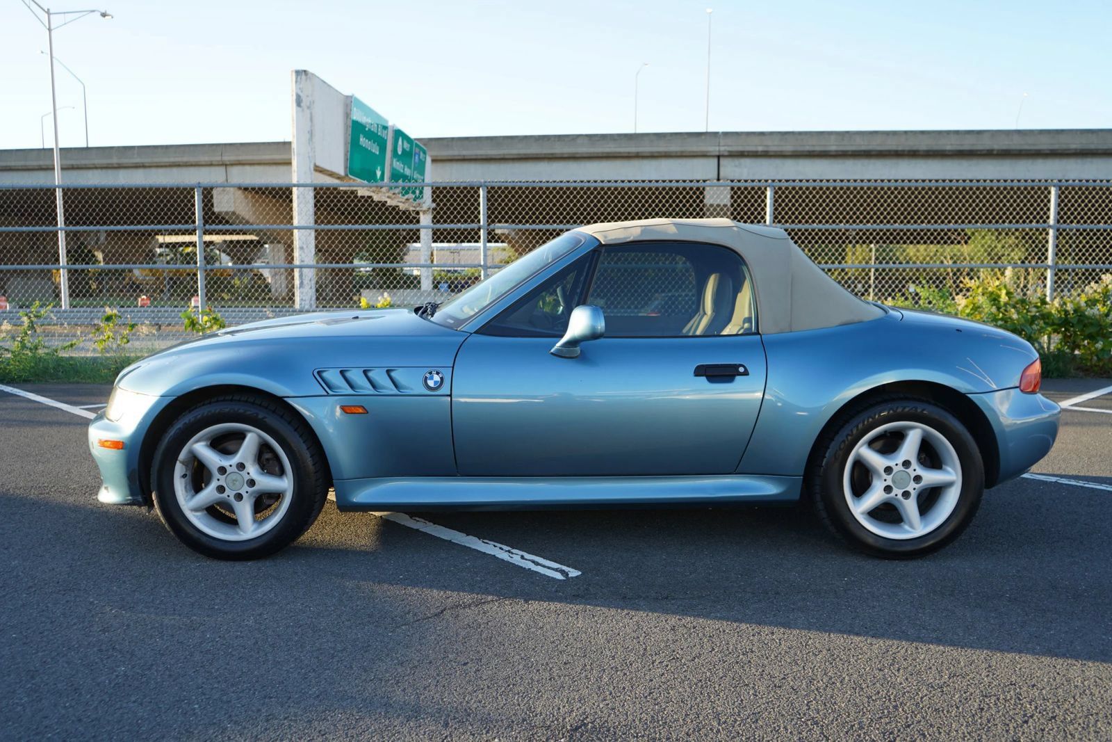 Used 1998 BMW Z3 2.8 RWD image 2