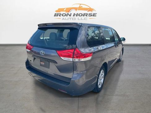 Used 2014 Toyota Sienna L image 5