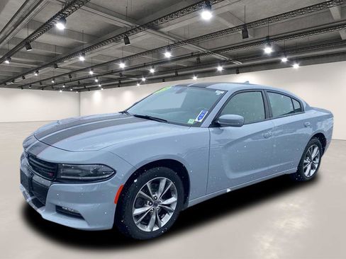 Used 2020 Dodge Charger SXT w/ Plus Group image 2