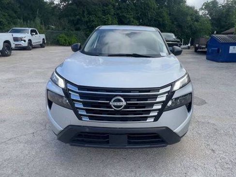 Used 2024 Nissan Rogue S FWD image 3