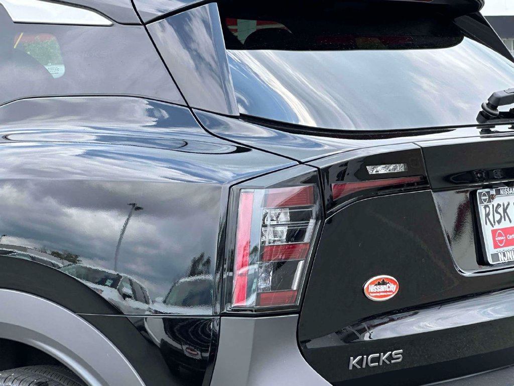 Certified 2025 Nissan Kicks SV w/ SV Premium Package AWD/4WD image 9
